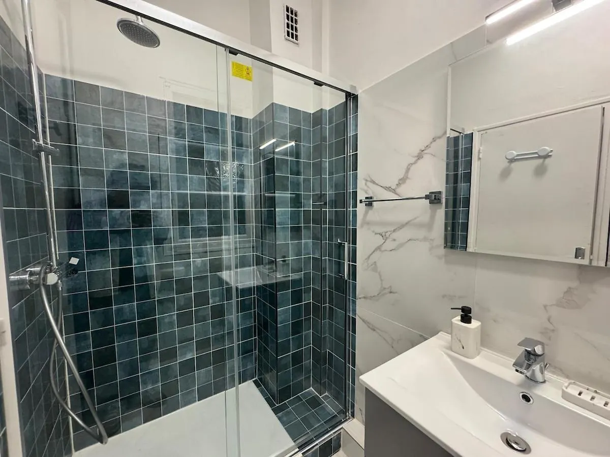 Charming Apartment In تولون 0*,