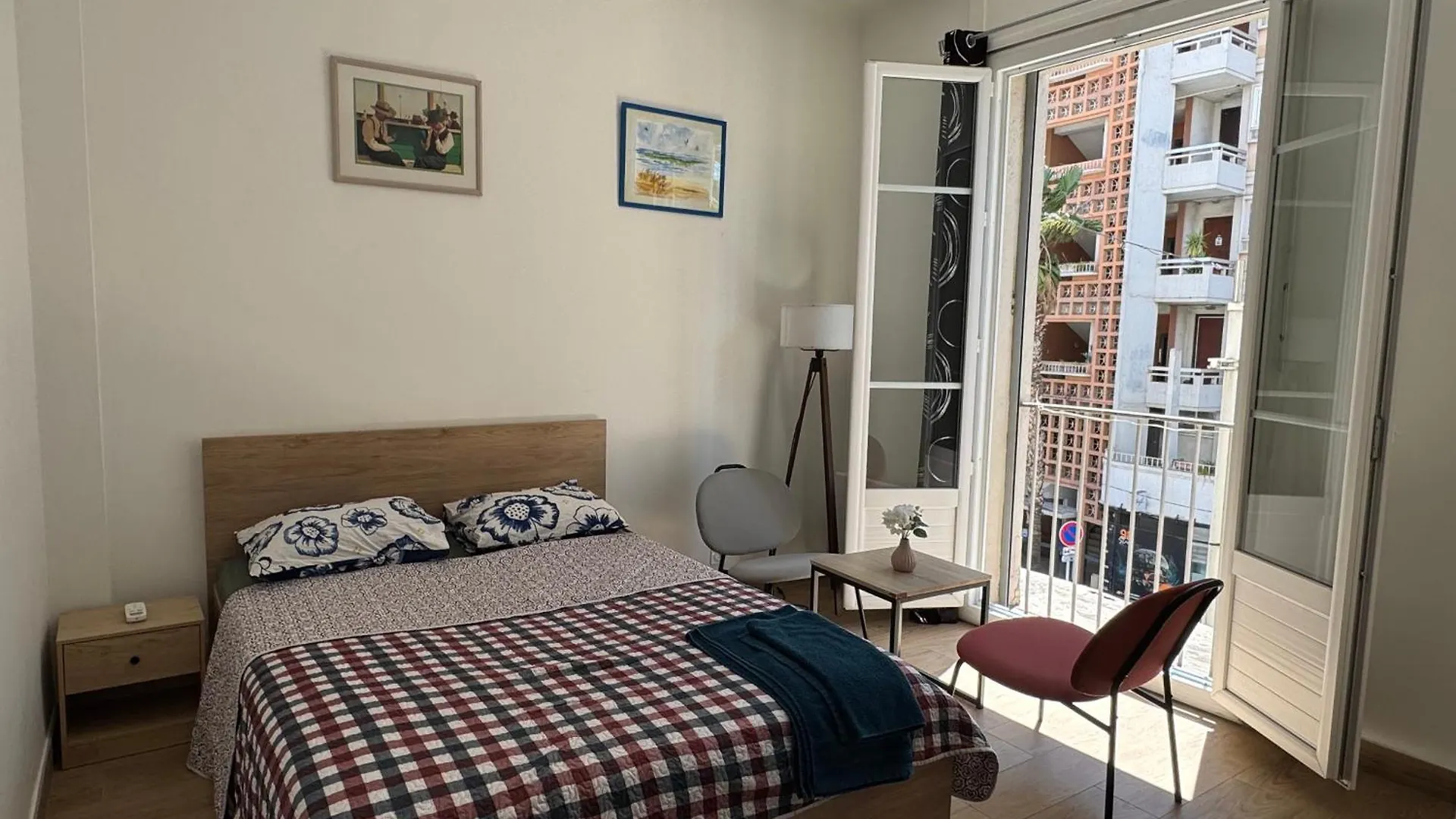 Charming Apartment In تولون